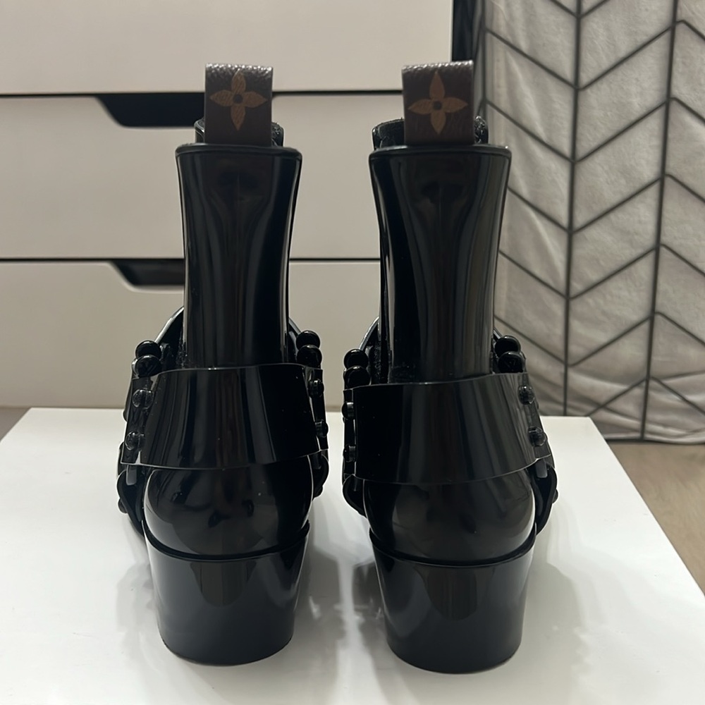 Louis Vuitton rain booties - Picture 3 of 4